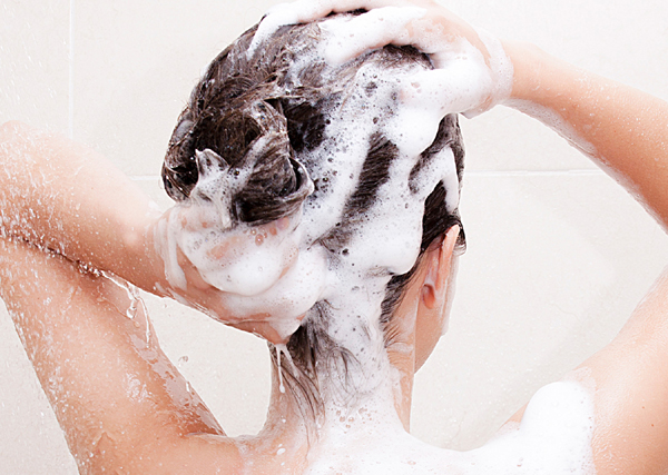 Правилно миене на косата