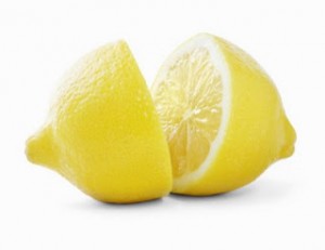 Много причини да пием сутрин на гладно вода с лимон
